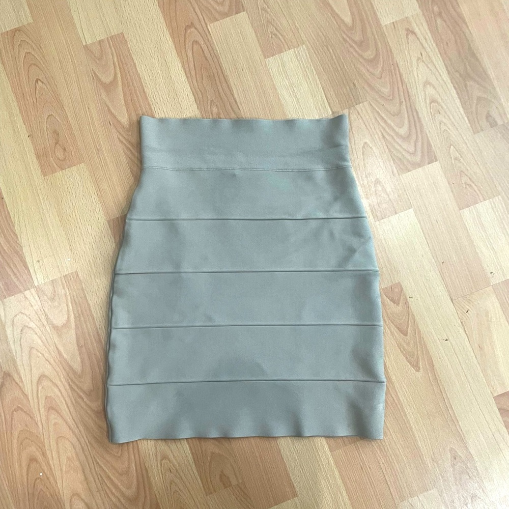 Beige banded BCBGMaxiara skirt